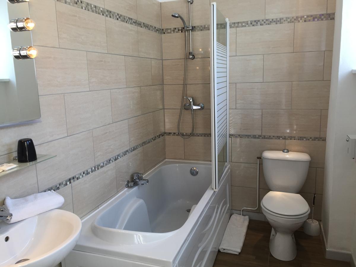 Hotel Memorial Сен-Кантен Экстерьер фото