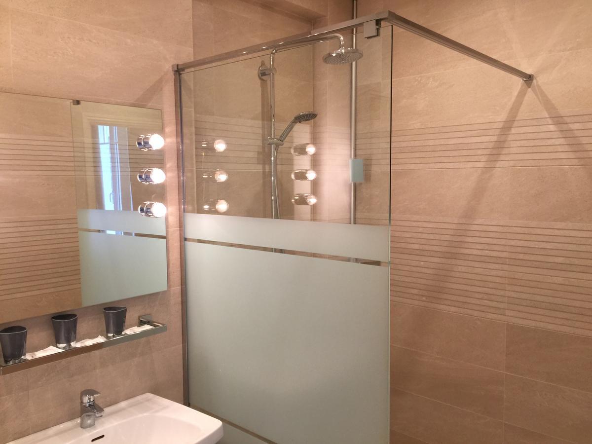 Hotel Memorial Сен-Кантен Экстерьер фото