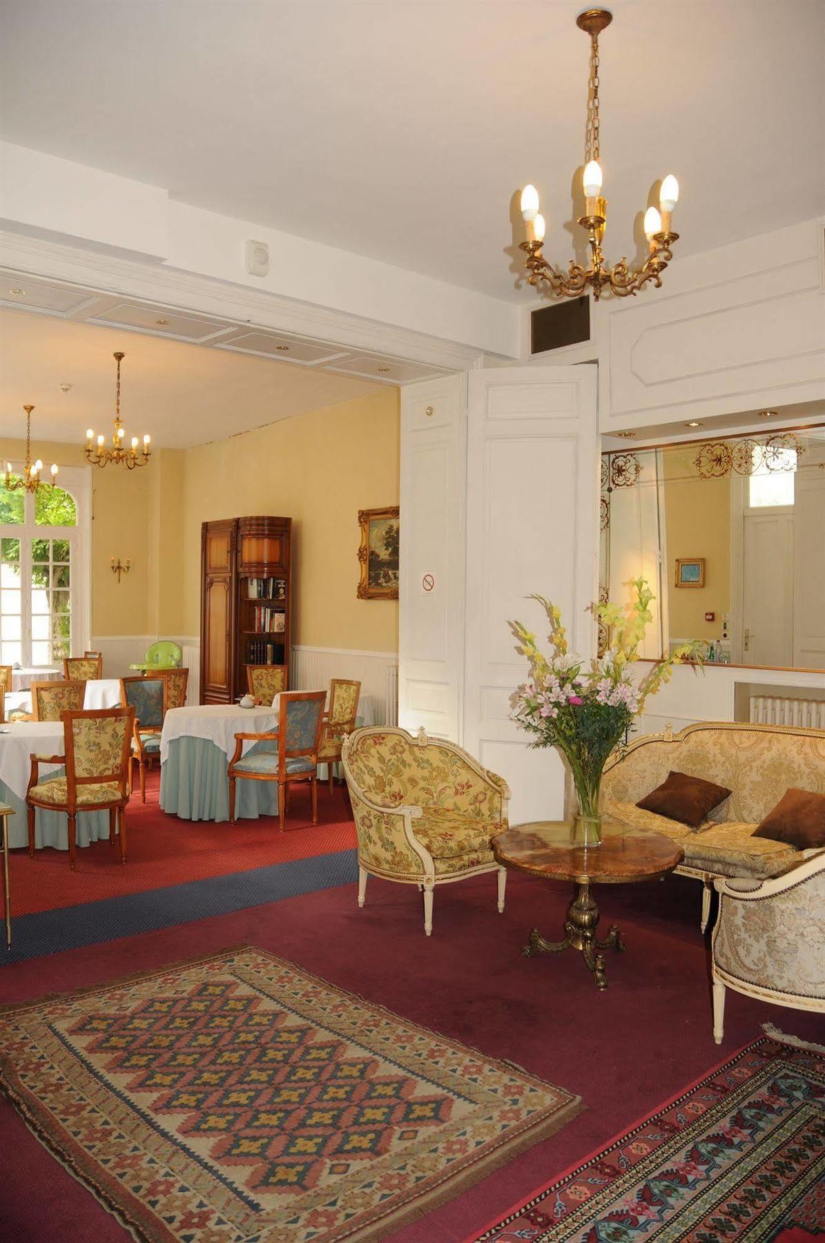 Hotel Memorial Сен-Кантен Экстерьер фото